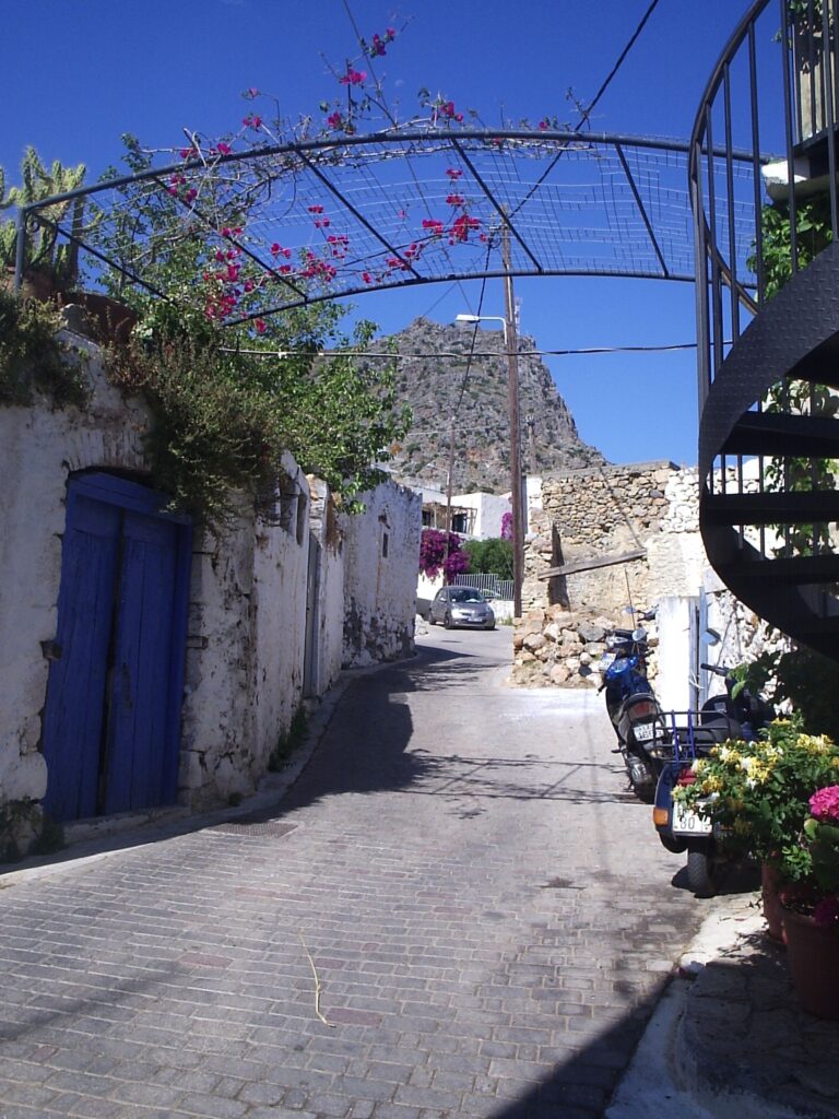 Stradute inguste prin insula Creta Stradute inguste prin insula Creta